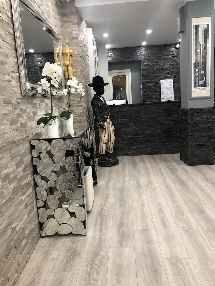 Hotel Clauzel Париж Екстериор снимка