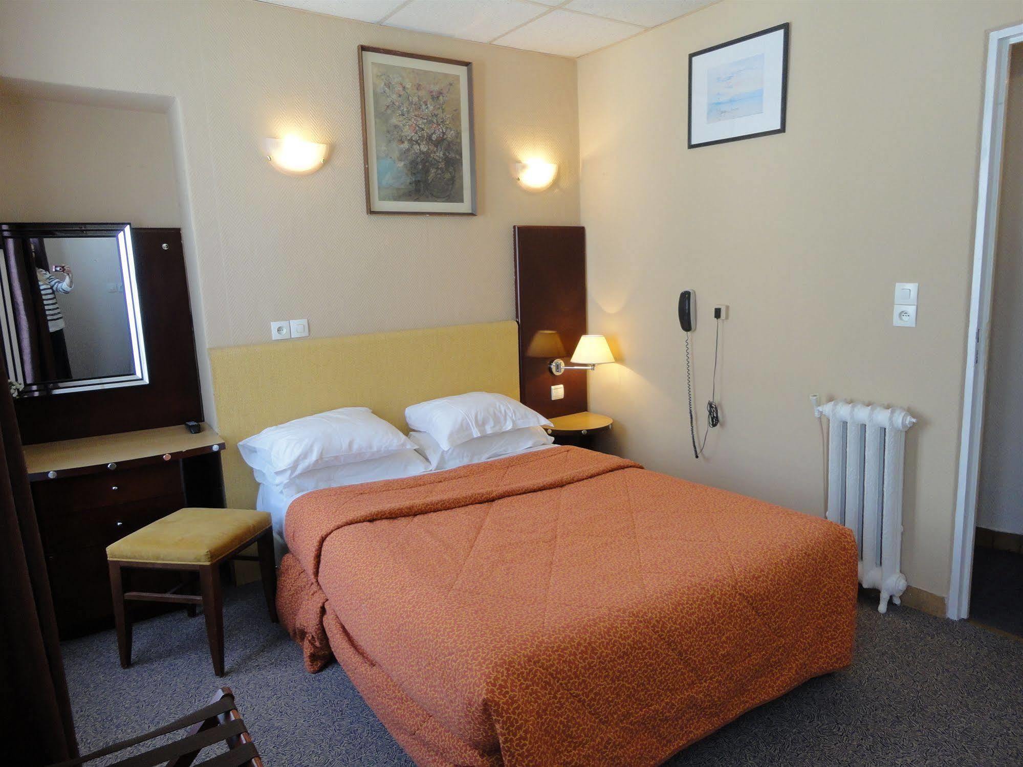 Hotel Clauzel Париж Екстериор снимка